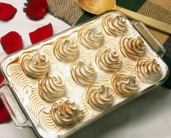 Taze süt-karamel kek 