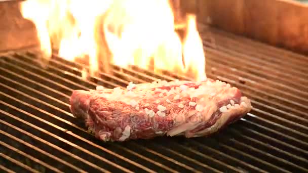 Grillezés steak hús — Stock videók