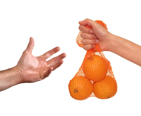 Att Påse Med Apelsiner Från Hand Till Annan — Stockfoto