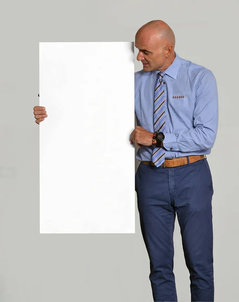 Jonge Man Met Een Blanco Spandoek — Stockfoto