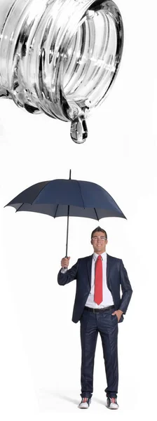 Jovem empresário segurando um guarda-chuva . — Fotografia de Stock