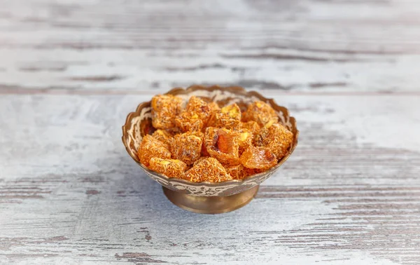 Turecký med s ořechy a kadaif — Stock fotografie