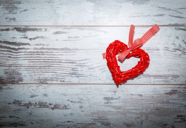 tonda hasır kırmızı kalp