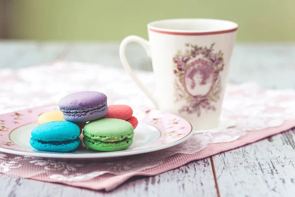 Multicolored macaroons with cofee — Stock Photo, Image