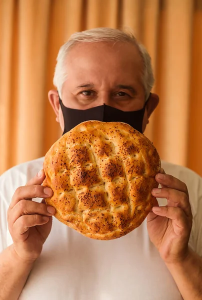 Hombre Con Pide Sus Manos Ramadán 2020 Usando Una Máscara —  Fotos de Stock