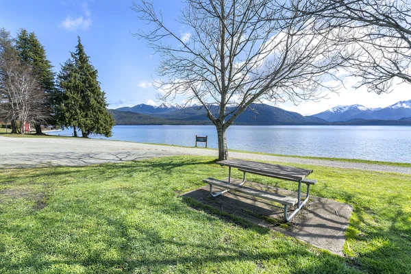 Holztisch Und Stuhl Mit Seeblick Bei Anau Neuseeland — Stockfoto