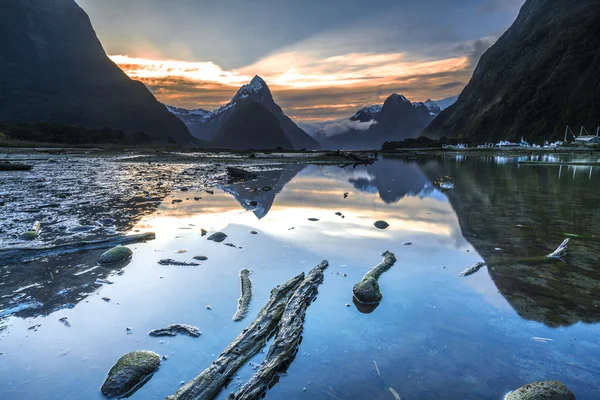 Východ Slunce Reflexe Mitre Peak Milford Sound Národním Parku Fiordland — Stock fotografie