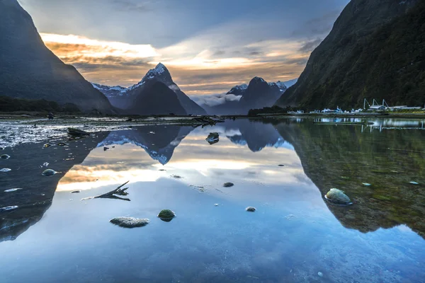 Salida Del Sol Reflexión Mitre Peak Milford Sound Parque Nacional —  Fotos de Stock