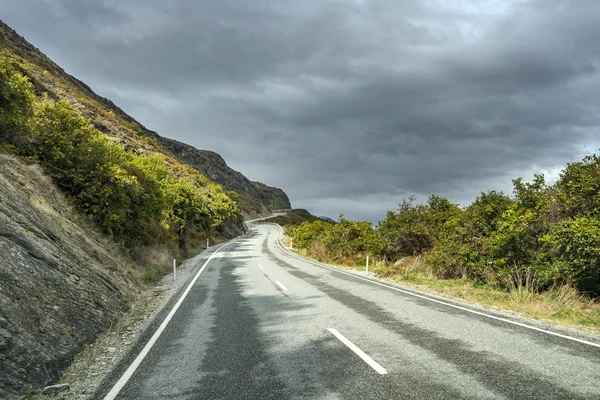 Strada asfaltata di campagna — Foto Stock