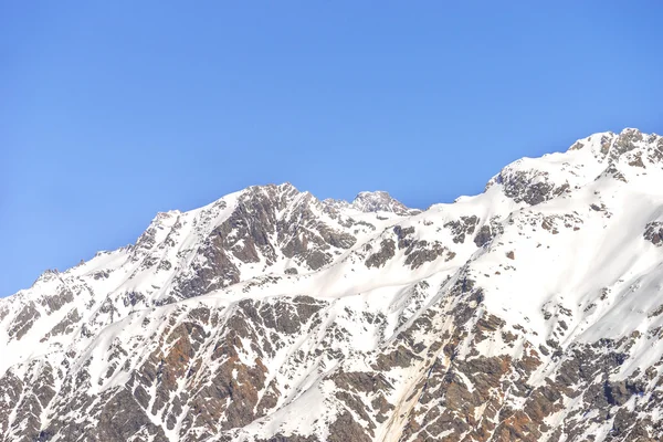 Вершина горы со снегом — стоковое фото