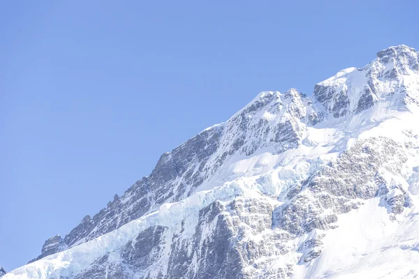 Montaña superior con nieve —  Fotos de Stock