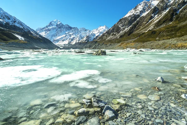 Lac avec iceberg au mont cook, NZ — Photo