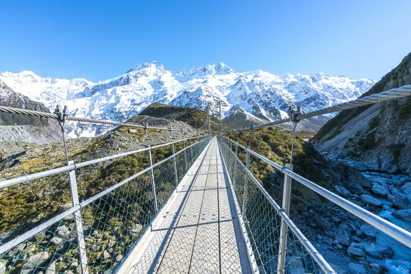 Pont suspendu pour monter cuisinier — Photo