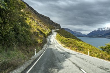 Yol boyunca göl Wakatipu, Queenstown, Yeni Zelanda