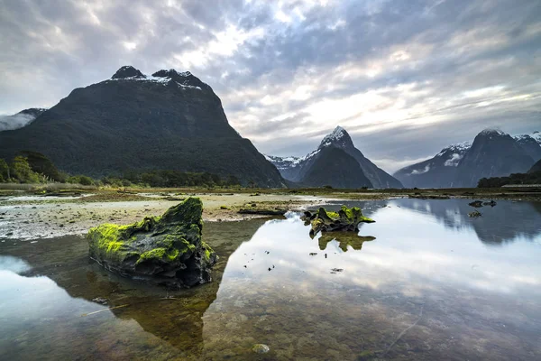 Salida Del Sol Reflexión Mitre Peak Milford Sound Parque Nacional —  Fotos de Stock