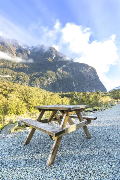 Wooden Bench Mountain Background — Stock Photo, Image
