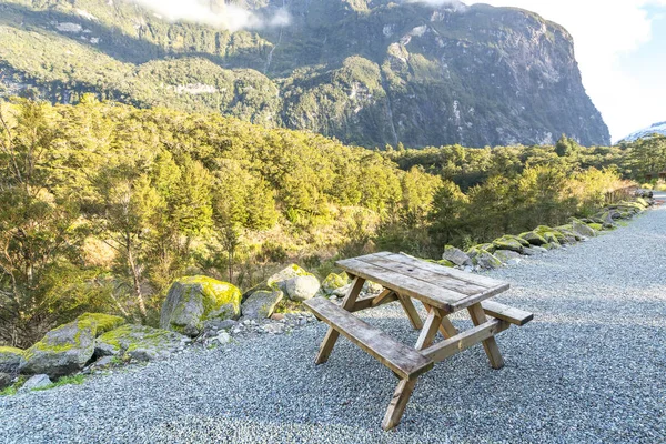 Banco Madera Con Fondo Montaña — Foto de Stock