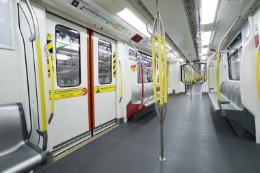 Kuala Lumpur, Malezya - 22 Ağustos 2016: Mass Rapid Transit, Kuala Lumpur'daki demiryolu sisteminin ana bileşenini oluşturan hızlı bir geçiş sistemidir.
