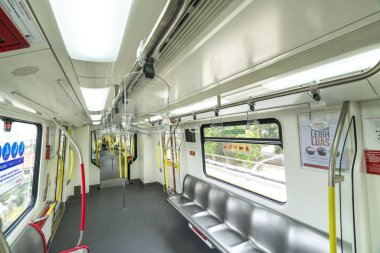 Kuala Lumpur, Malezya - 20 Ağustos 2016: Mass Rapid Transit, Kuala Lumpur, Malezya'daki demiryolu sisteminin ana bileşenini oluşturan hızlı bir geçiş sistemidir..