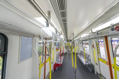 Kuala Lumpur, Malezya - 20 Ağustos 2016: Mass Rapid Transit, Kuala Lumpur, Malezya'daki demiryolu sisteminin ana bileşenini oluşturan hızlı bir geçiş sistemidir..