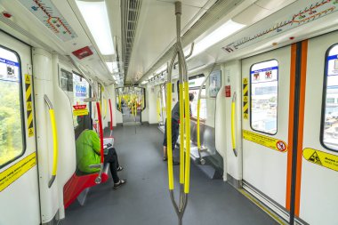 Kuala Lumpur, Malezya - 20 Ağustos 2016: Mass Rapid Transit, Kuala Lumpur, Malezya'daki demiryolu sisteminin ana bileşenini oluşturan hızlı bir geçiş sistemidir..