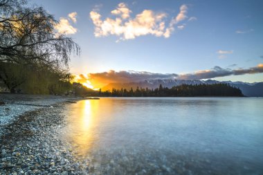 Sunrise göletten Queentown, Yeni Zelanda