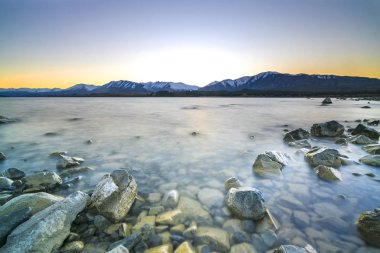 Gündoğumu manzaralı lake Tekapo