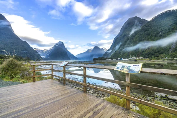 Milford Sound Nueva Zelanda Sep 2016 Vista Montaña Con Reflexión —  Fotos de Stock