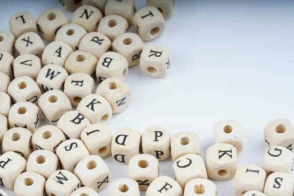 Holzbuchstabenwürfel Mit Weißem Hintergrund — Stockfoto