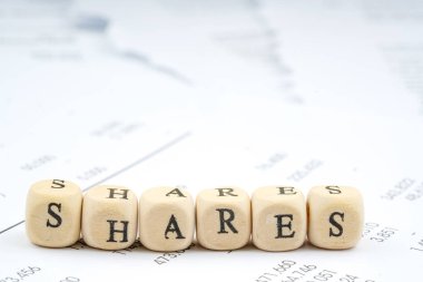 Ahşap mektup küp mali kavramı ile