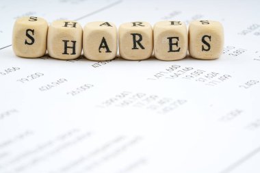 Ahşap mektup küp mali kavramı ile