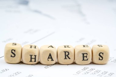 Ahşap mektup küp mali kavramı ile