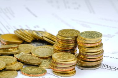 Ahşap mektup küp mali kavramı ile.