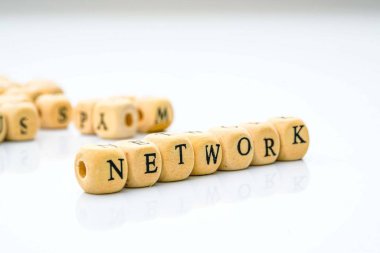 Ahşap küp içinde enterne güvenlik