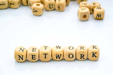 Ahşap küp içinde enterne güvenlik