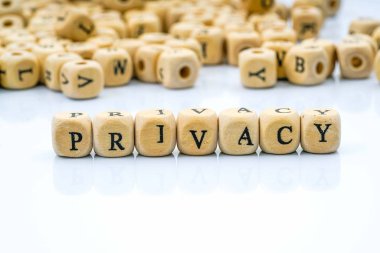 Ahşap küp içinde enterne güvenlik