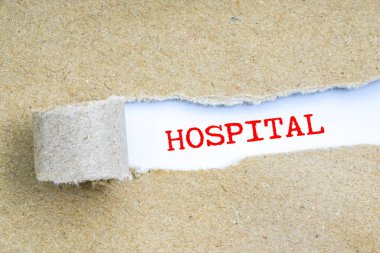 Yırtık kahverengi kağıt arkasında kavramsal metin  