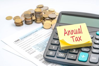 Kırmızı metin içeren yapışkan not. Vergi kavramı.