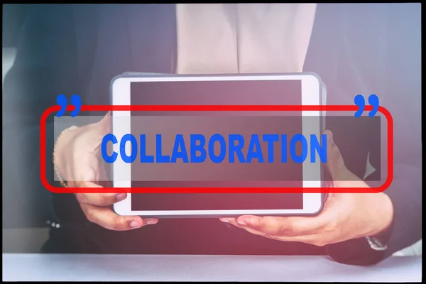 手とビンテージ背景のテキスト コラボレーション 技術コンセプト — ストック写真