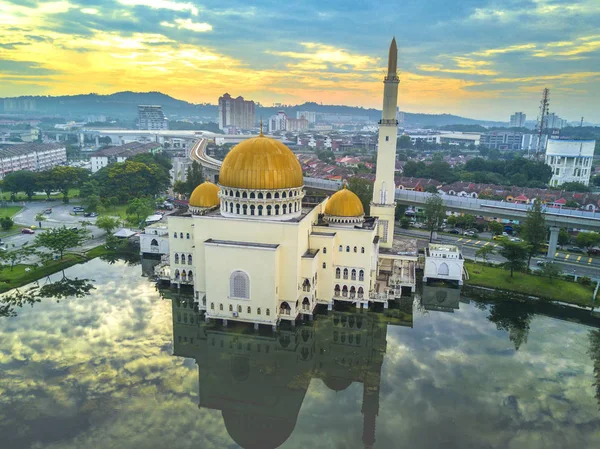 Mosque with sunrise background — Stock Photo, Image