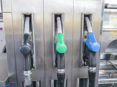 Zagreb, Hırvatistan - 10 Mayıs 2017: Pompa Püskürtme benzin istasyonunda