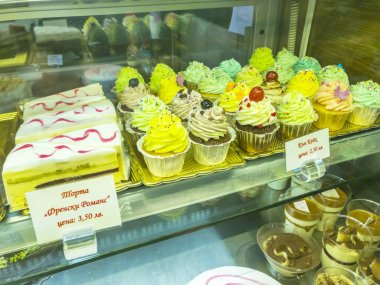 Ohrid, Makedonya - 15 Mayıs 2017: kek raf.