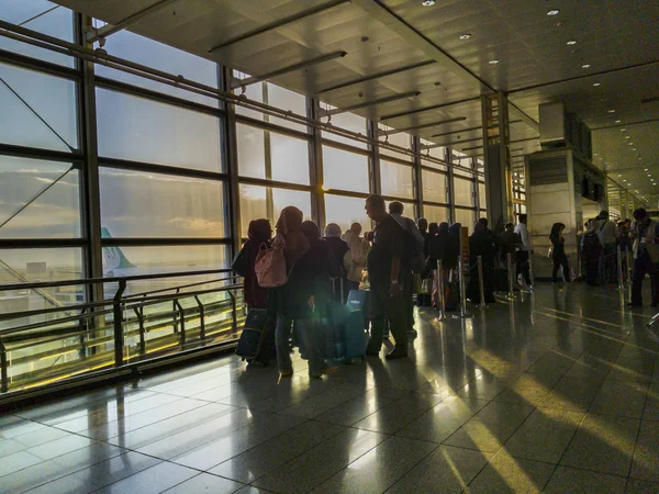 Tehran Iran Mai 2017 Les Passagers File Attente Silhouette Pour — Photo