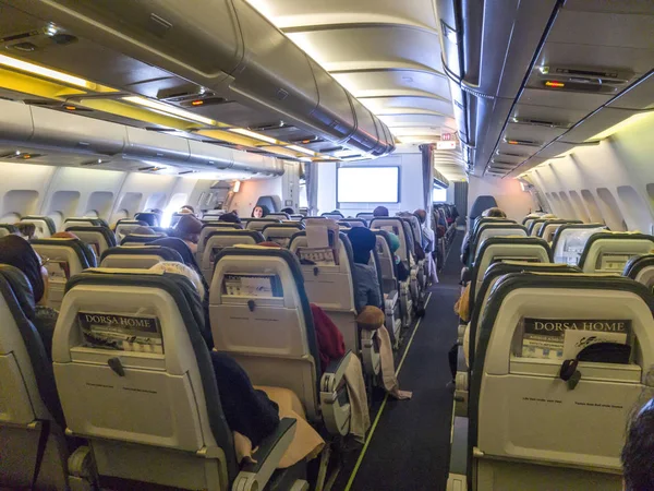 Teheran Iran Maj 2017 Wnętrze Dużych Pasażerów Samolotu Ludźmi Siedzeniach — Zdjęcie stockowe