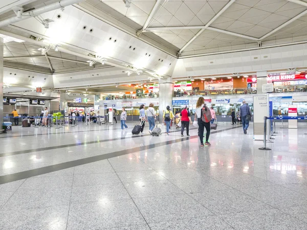 Istanbul Turquia Maio 2017 Pessoas Não Identificadas Salão Partida Aeroporto — Fotografia de Stock