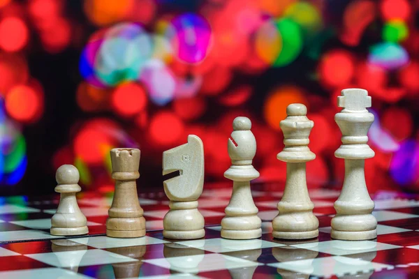 Chess pieces on board with bokeh background — Stock Photo, Image