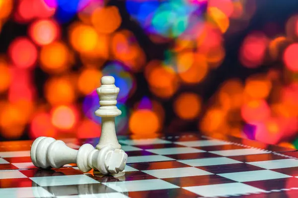 Chess pieces on board with bokeh background — Stock Photo, Image