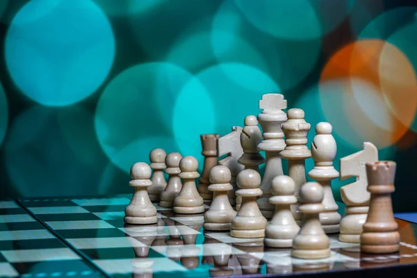 Chess pieces on board with bokeh background — Stock Photo, Image