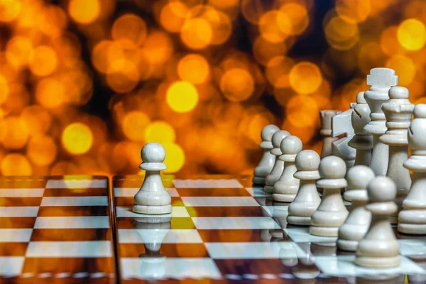 Chess pieces on board with bokeh background — Stock Photo, Image