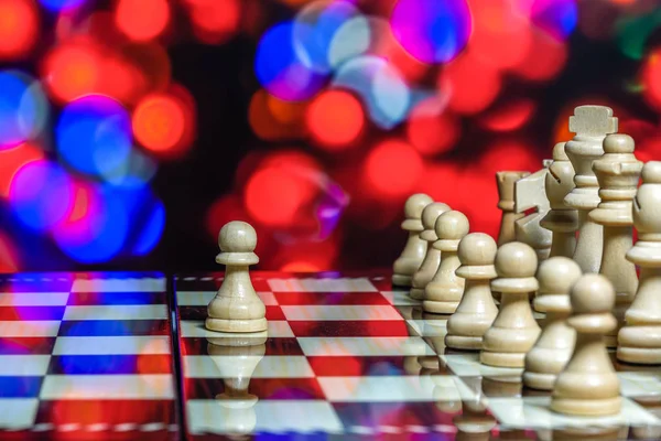 Chess pieces on board with bokeh background — Stock Photo, Image